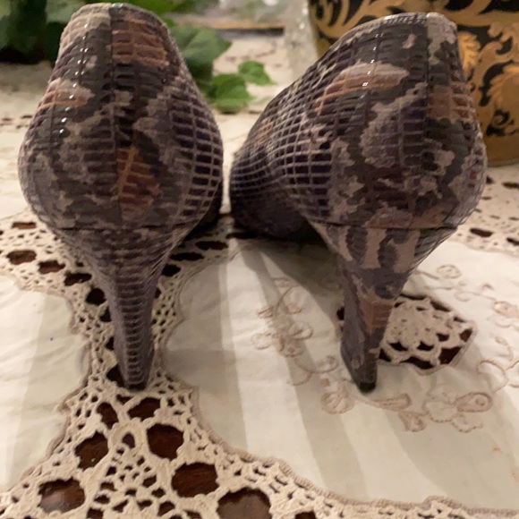 Vintage Stuart Weitzman size 7 snake skin heel - Picture 4 of 6